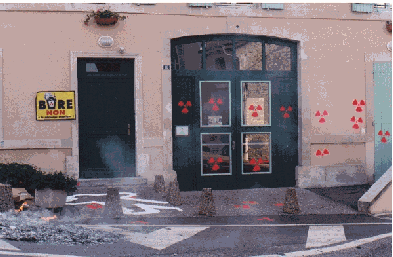 1999 - ACTION à Montiers / La maison de l'Andra bâchée