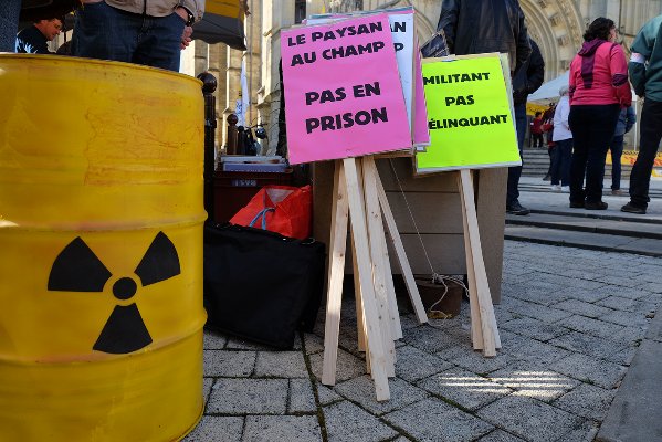 2017 - PAYSAN AU CHAMP, PAS EN PRISON !